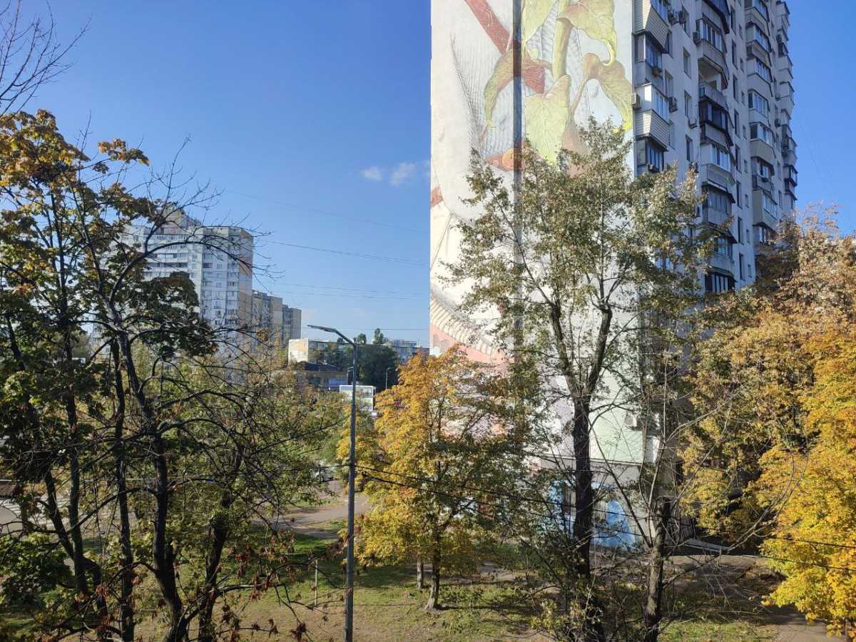 Продаж 3-кімнатної квартири 61 м², Братиславська вул., 10