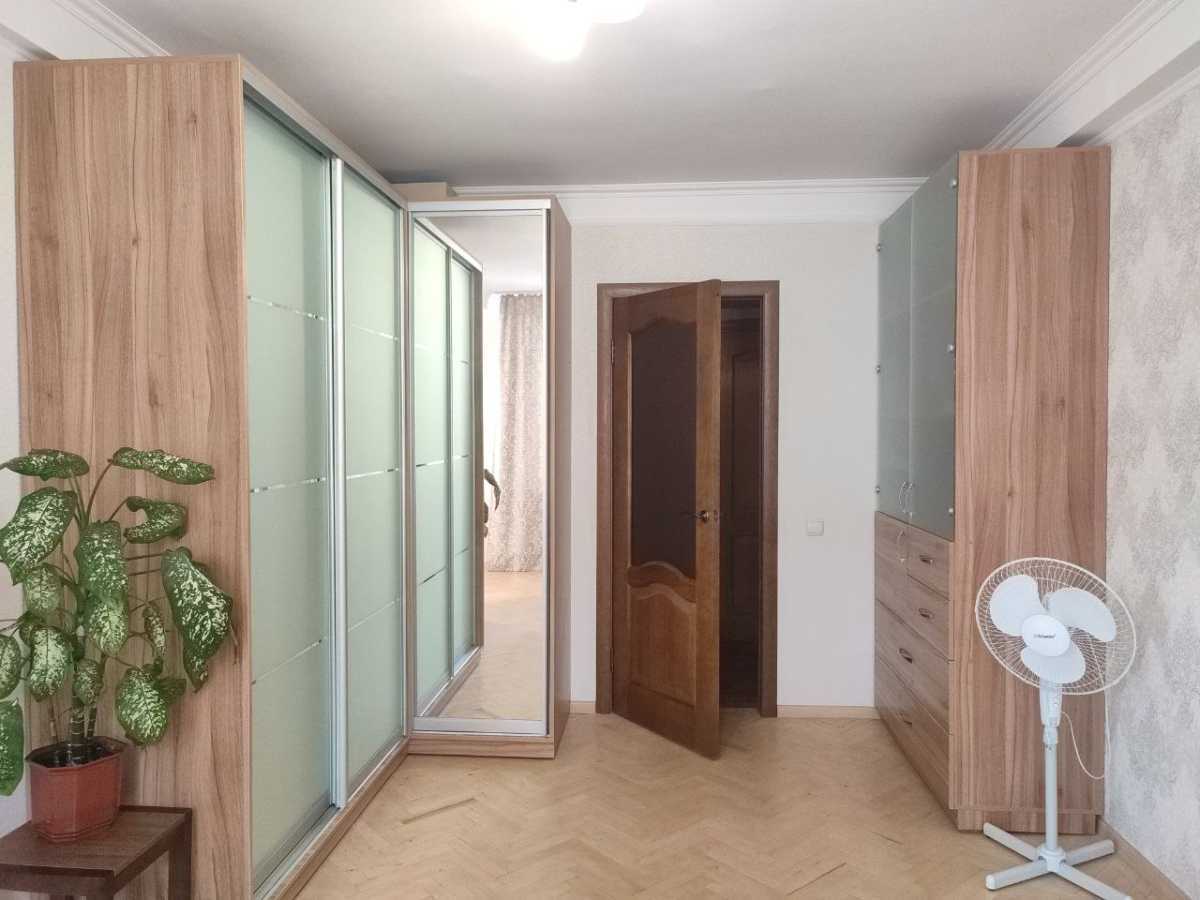 Продаж 3-кімнатної квартири 61 м², Братиславська вул., 10