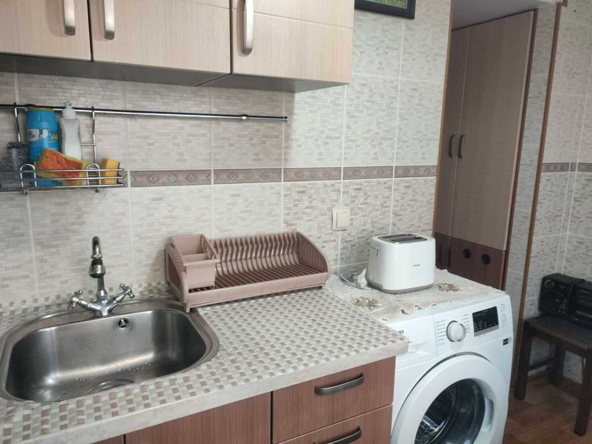 Продаж 3-кімнатної квартири 61 м², Братиславська вул., 10