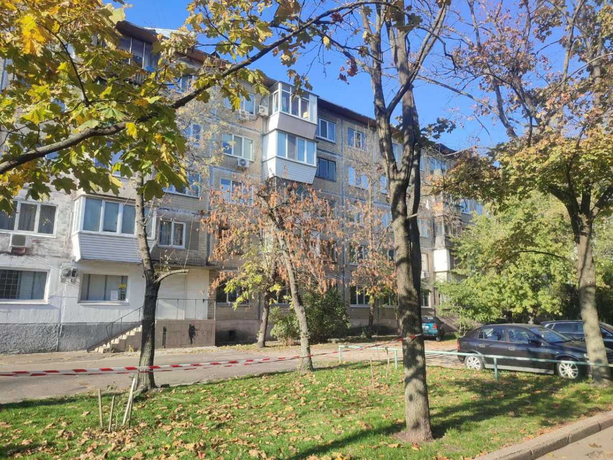 Продаж 3-кімнатної квартири 61 м², Братиславська вул., 10