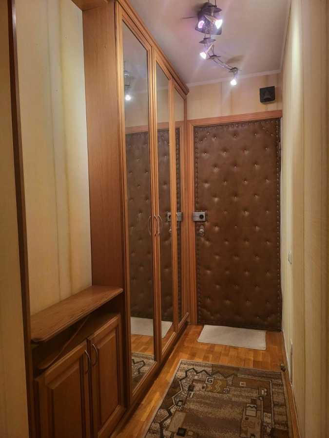 Продаж 2-кімнатної квартири 64 м², Золотоустівська вул., 4