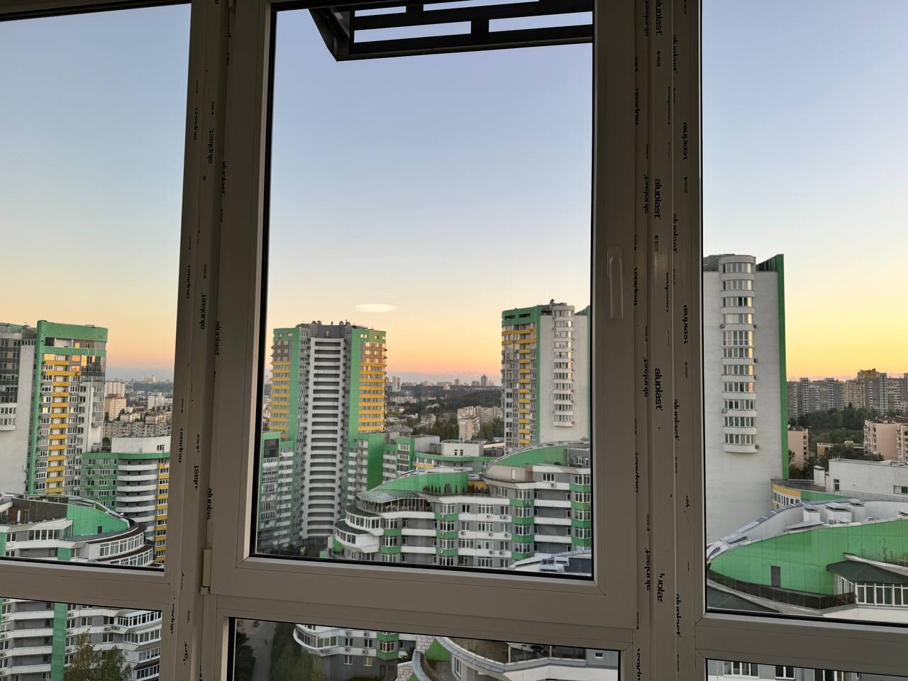 Оренда студії 45 м², Вишгородська вул., 45г
