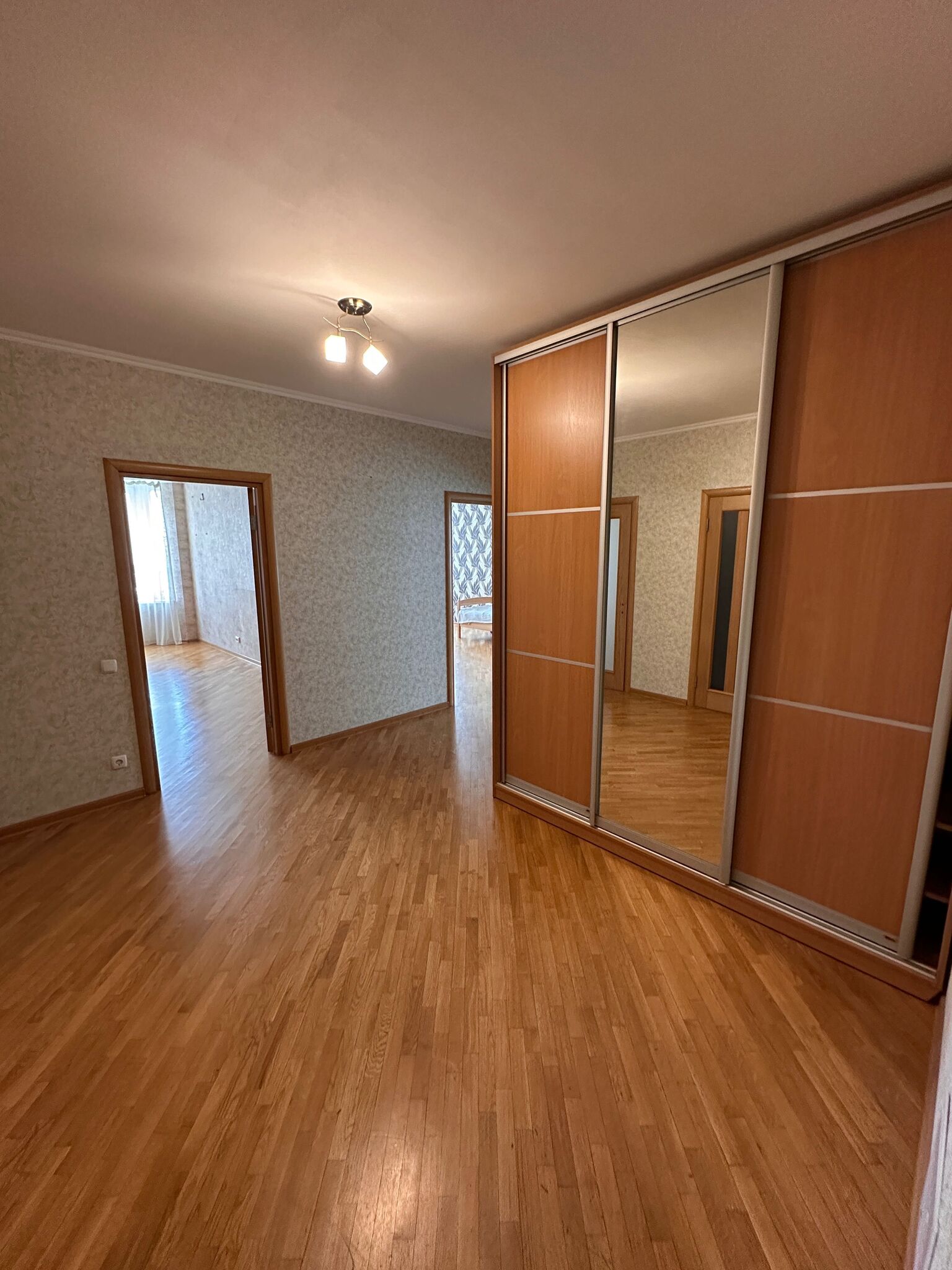 Продаж 3-кімнатної квартири 102 м²