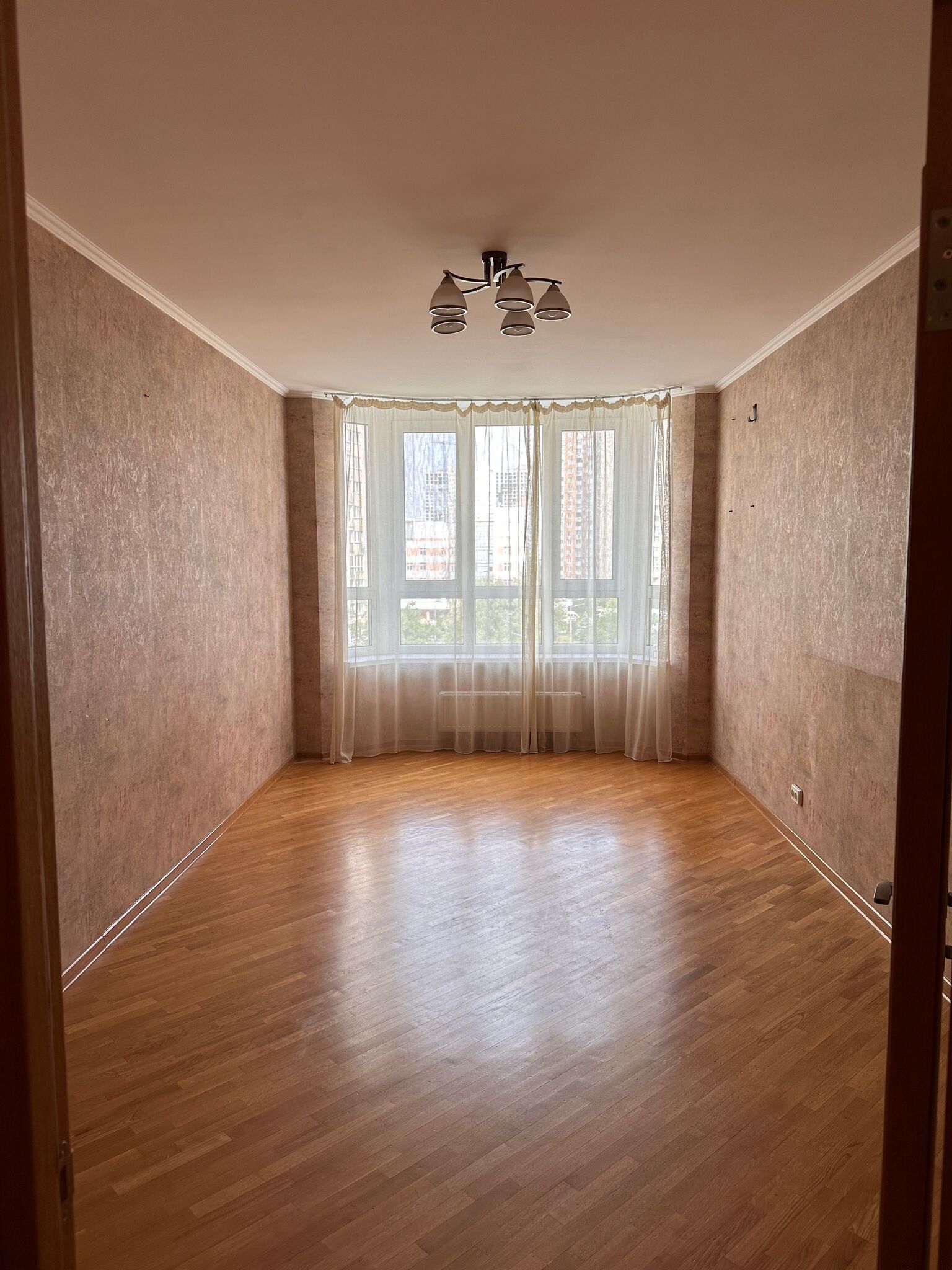 Продаж 3-кімнатної квартири 102 м²