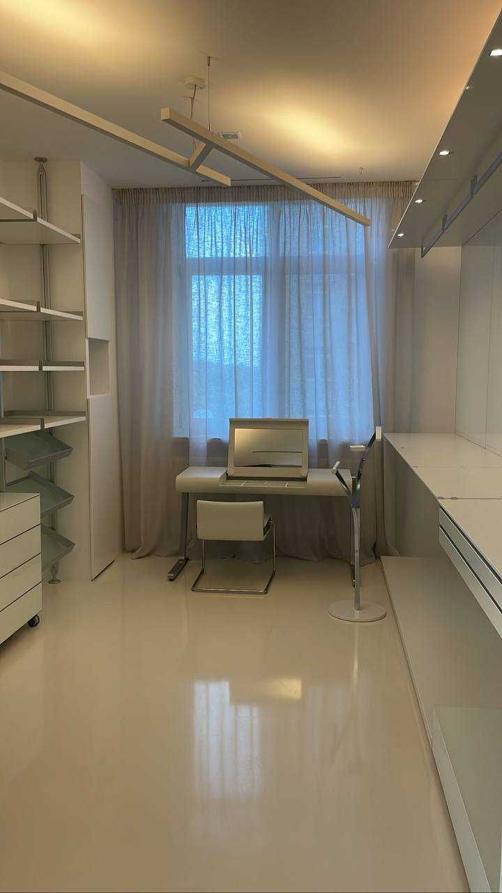 Аренда 3-комнатной квартиры 200 м²