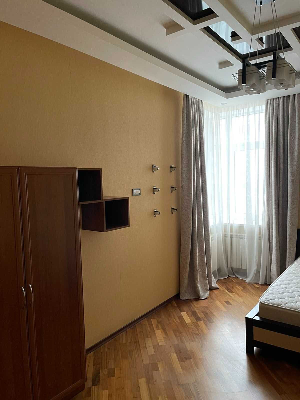 Аренда 5-комнатной квартиры 260 м²