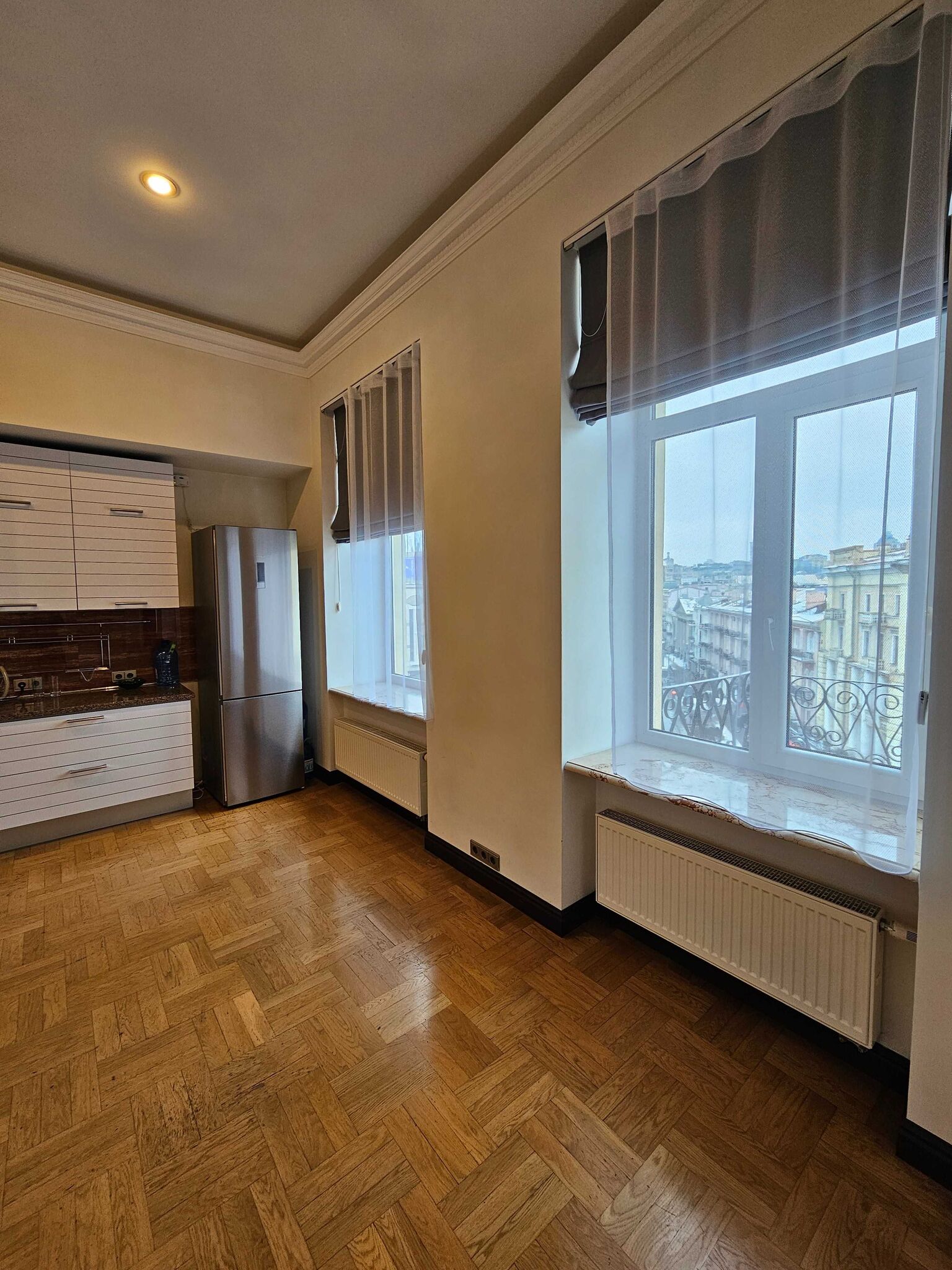 Оренда 4-кімнатної квартири 180 м²