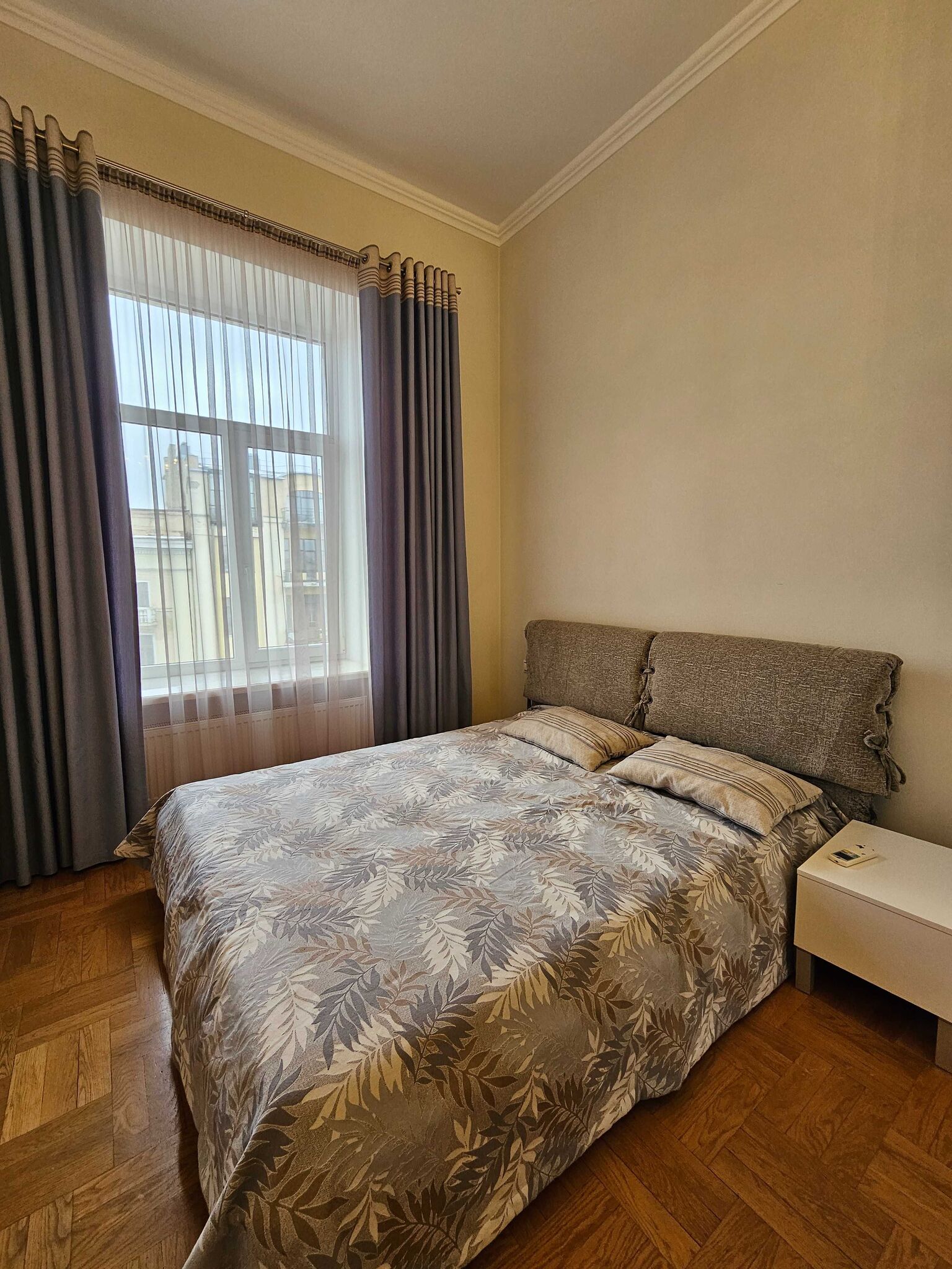 Оренда 4-кімнатної квартири 180 м²