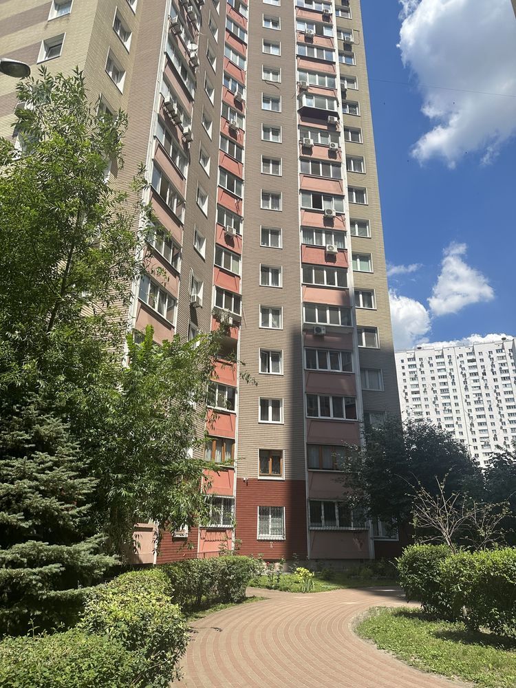 Продаж 2-кімнатної квартири 73 м²