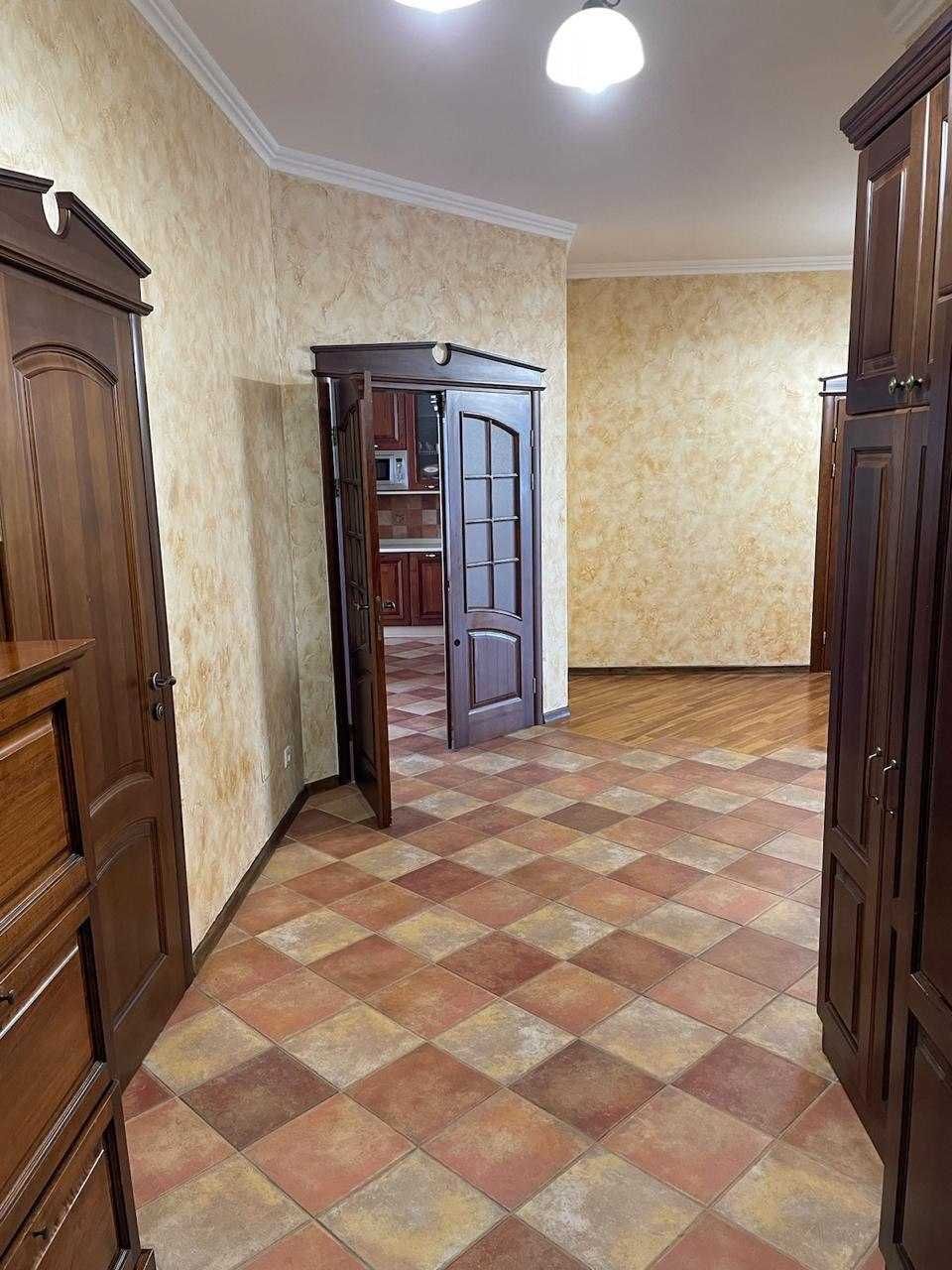 Продажа 3-комнатной квартиры 157 м²