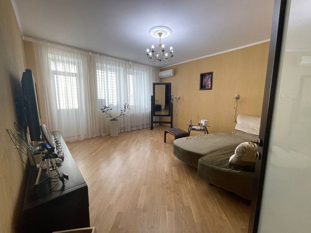 Продаж 2-кімнатної квартири 82 м²