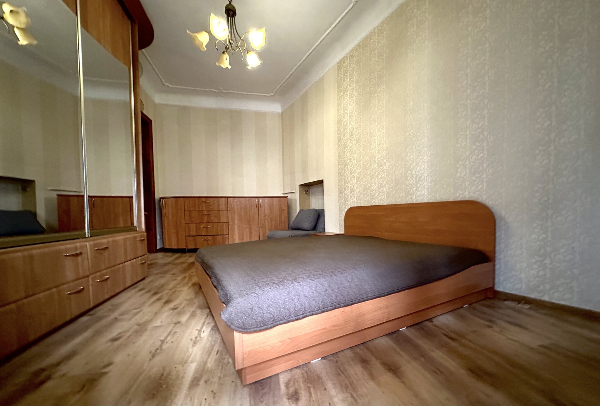 Продажа 2-комнатной квартиры 60 м²