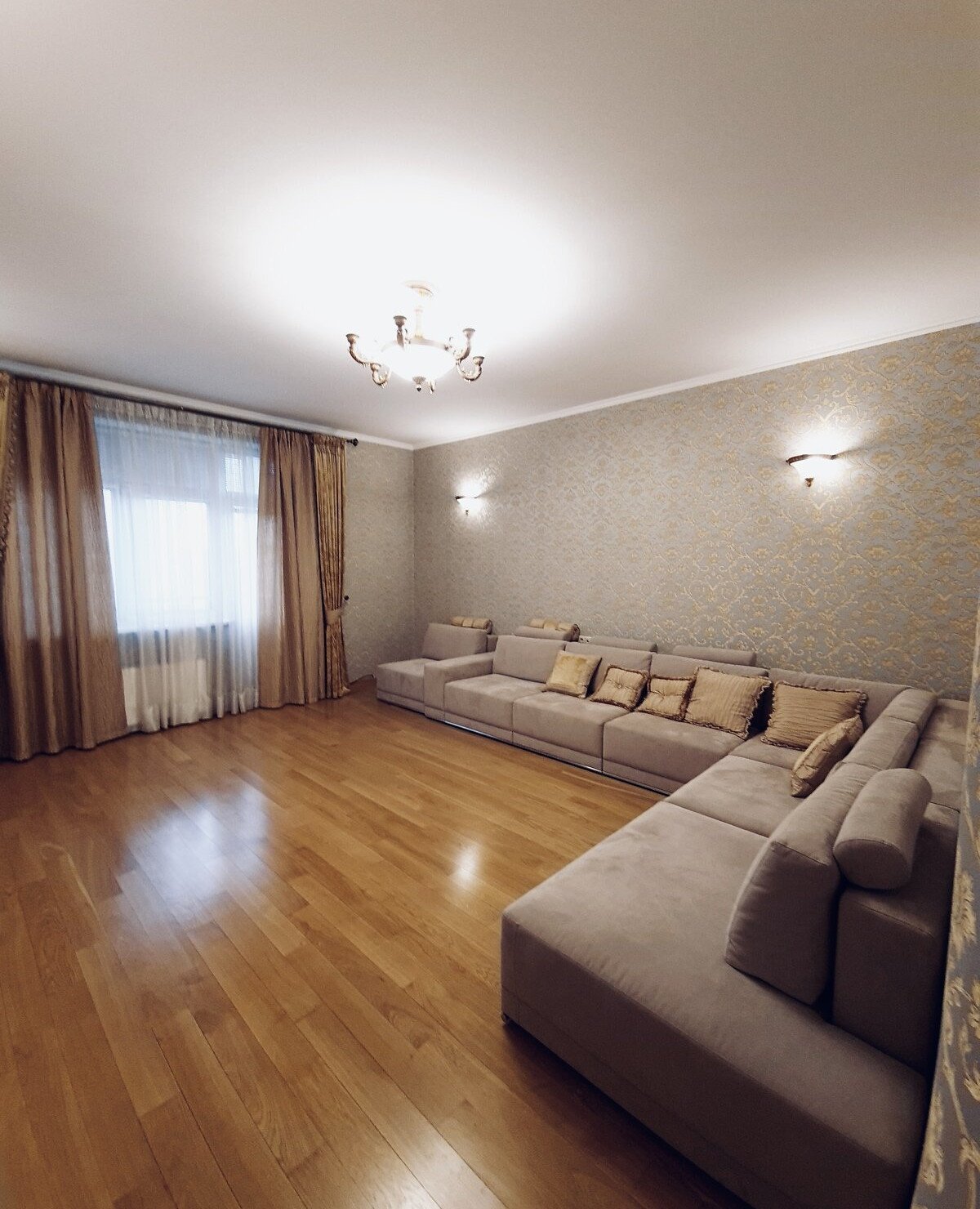 Продаж 3-кімнатної квартири 127 м²