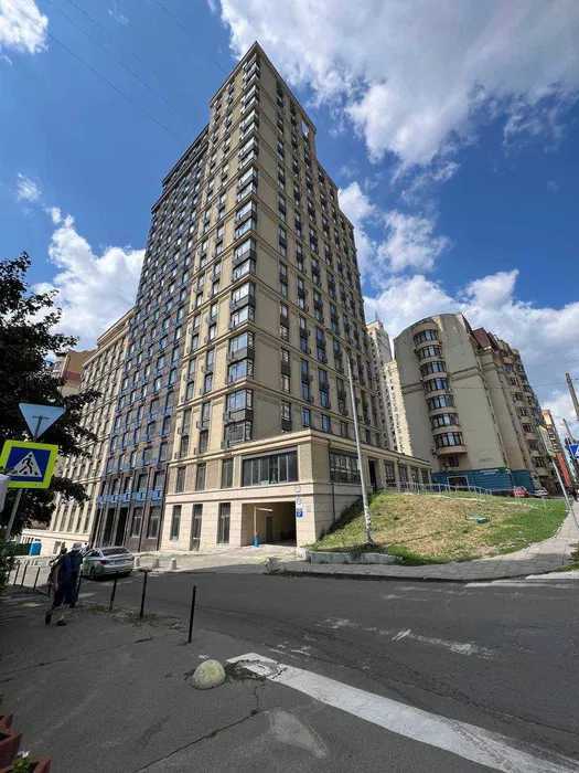 Продаж 2-кімнатної квартири 82 м², Річна вул.