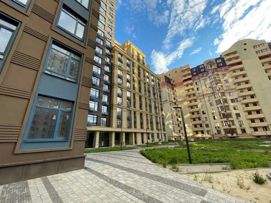 Продаж 2-кімнатної квартири 82 м², Річна вул.