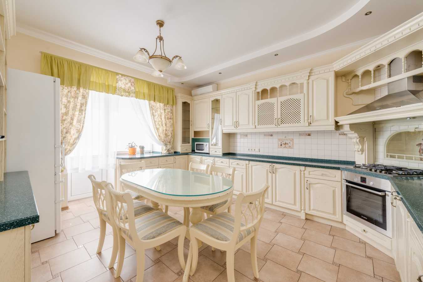 Продаж будинку 450 м², Освиты