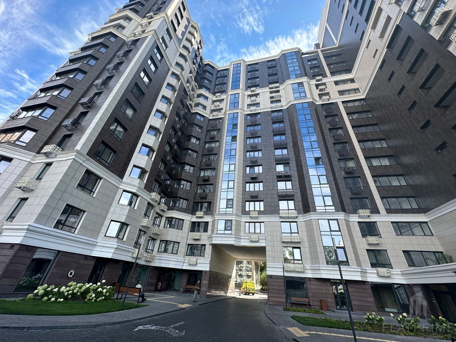 Продаж 2-кімнатної квартири 91 м²