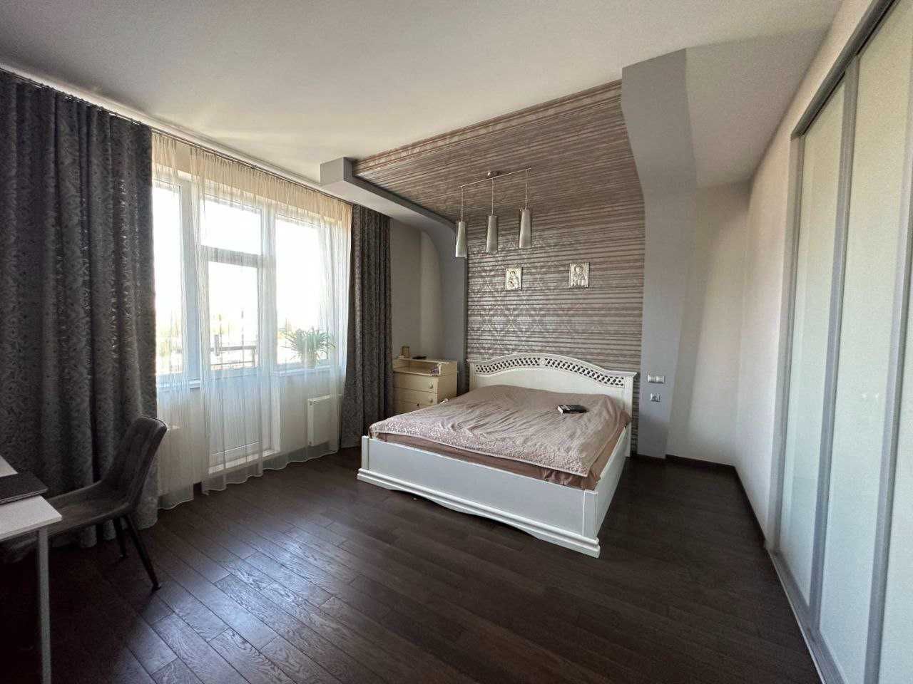 Продажа 3-комнатной квартиры 130 м²