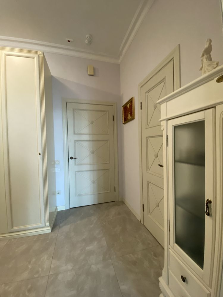 Продаж 1-кімнатної квартири 53 м²