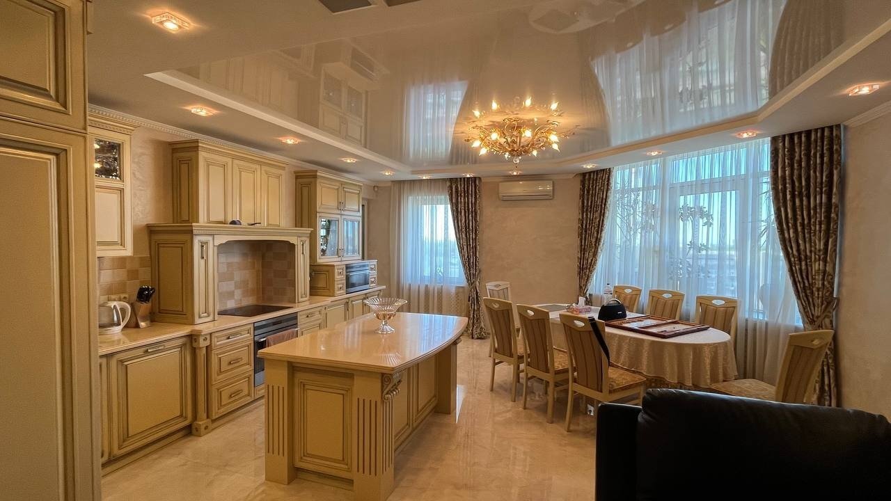 Оренда 5-кімнатної квартири 250 м²