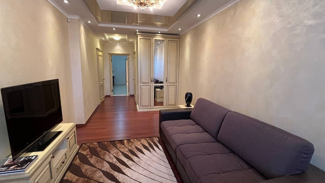 Оренда 5-кімнатної квартири 250 м²