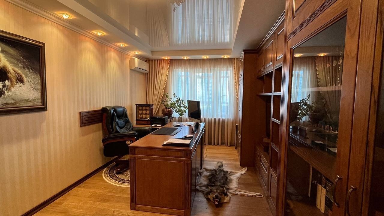 Оренда 5-кімнатної квартири 250 м²