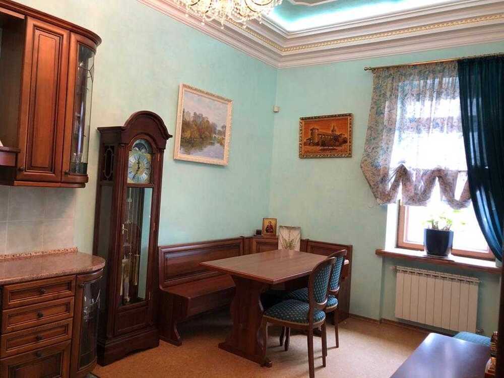 Оренда 5-кімнатної квартири 350 м²