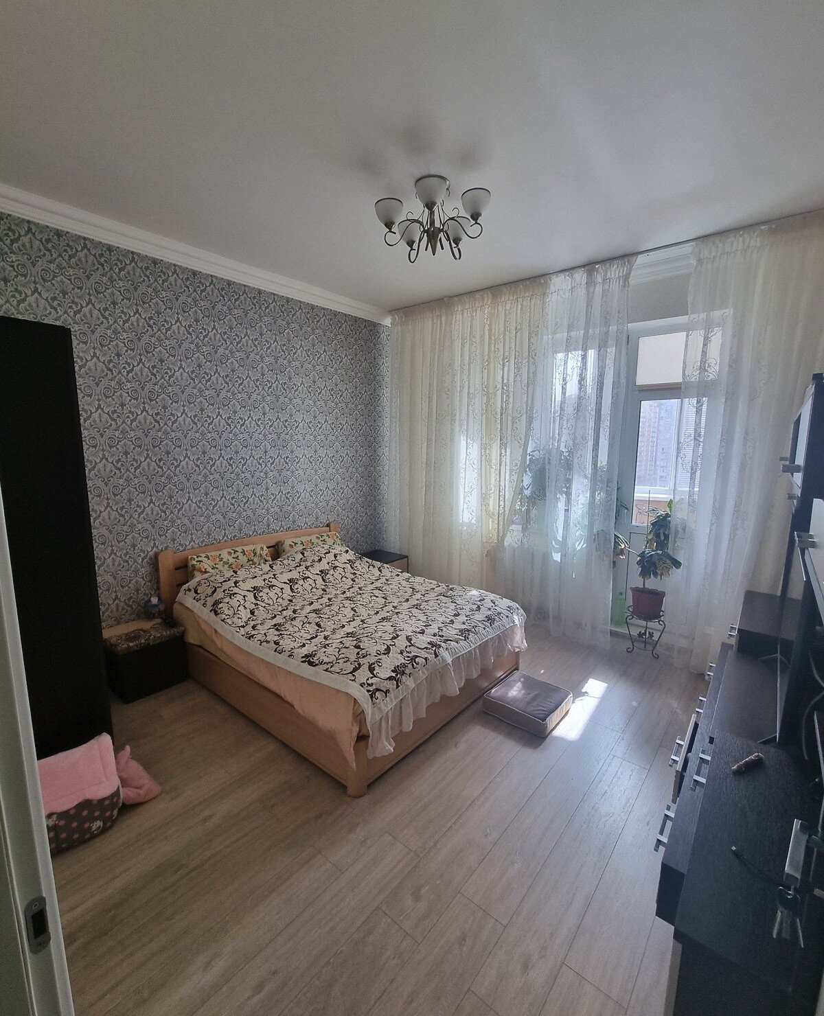 Продажа 2-комнатной квартиры 77 м²