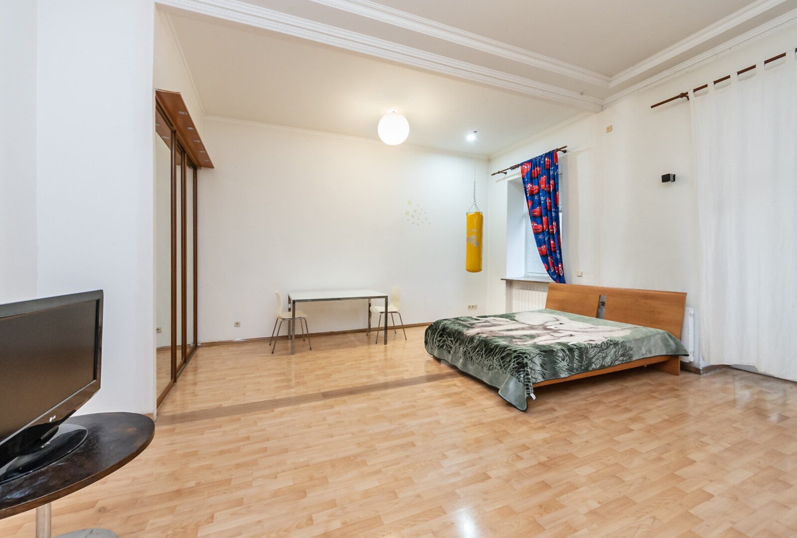 Продаж 1-кімнатної квартири 51 м²