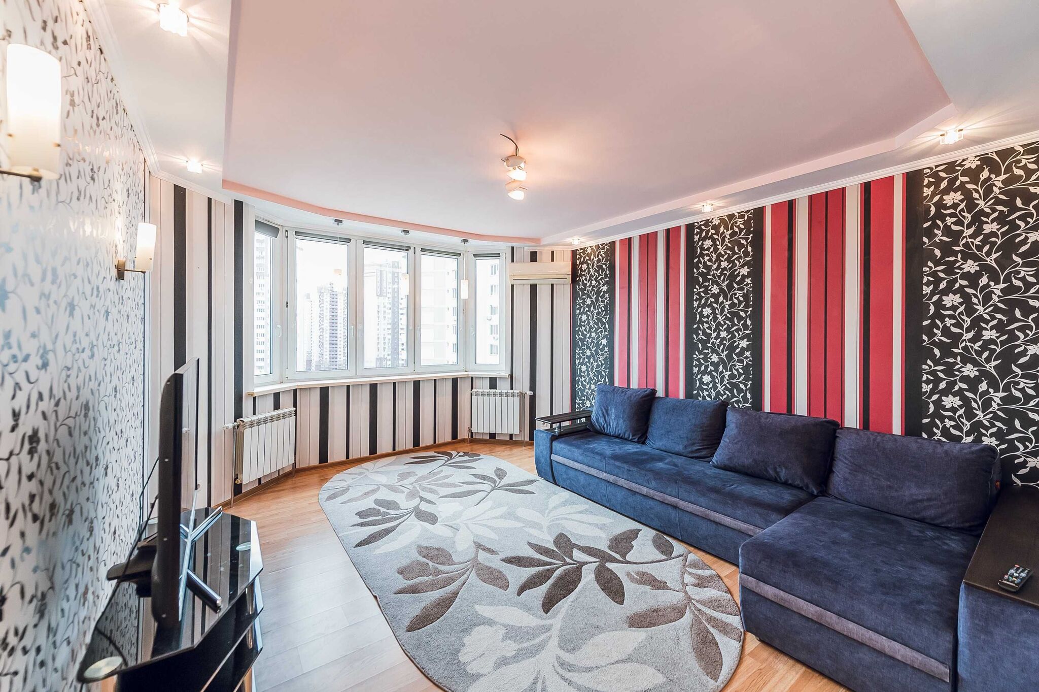 Продажа 2-комнатной квартиры 77 м²