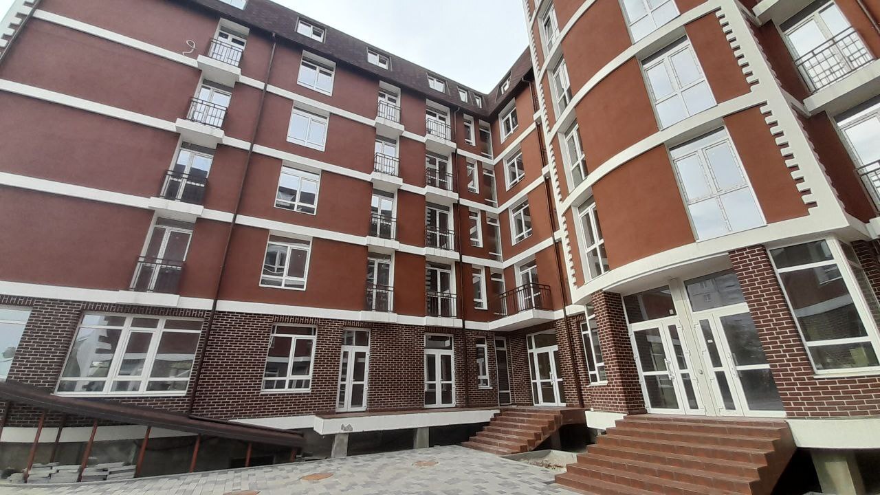 Продаж 2-кімнатної квартири 60.8 м², Дмитра Луценко вул.