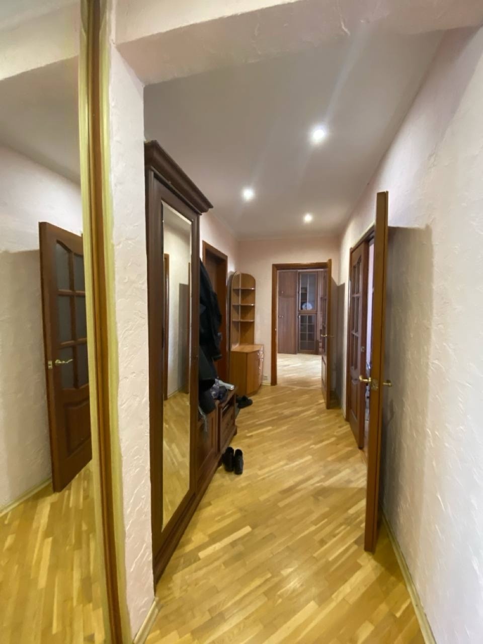 Продаж 2-кімнатної квартири 57 м², Автозаводська вул., 81