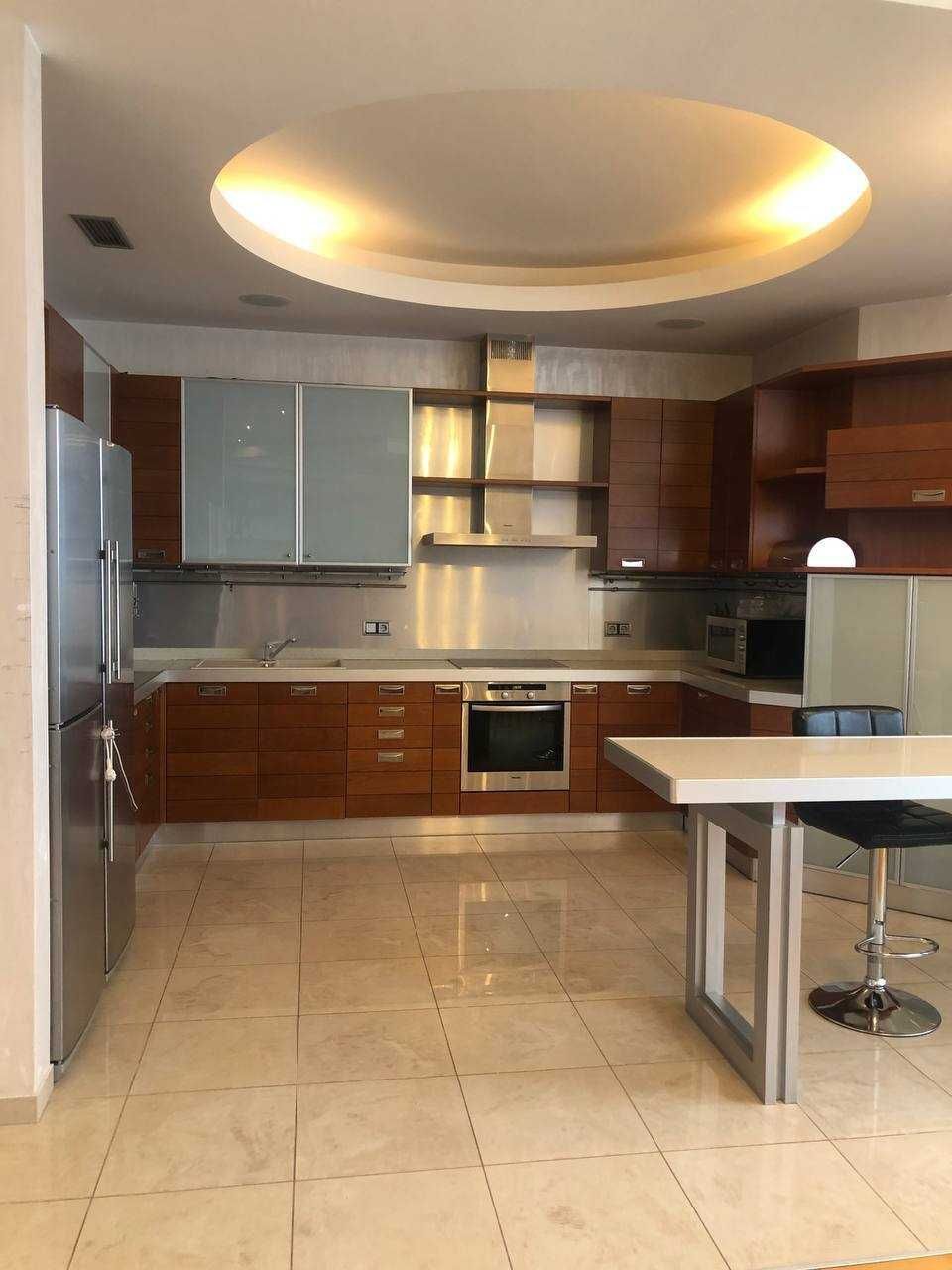 Аренда 3-комнатной квартиры 158 м²