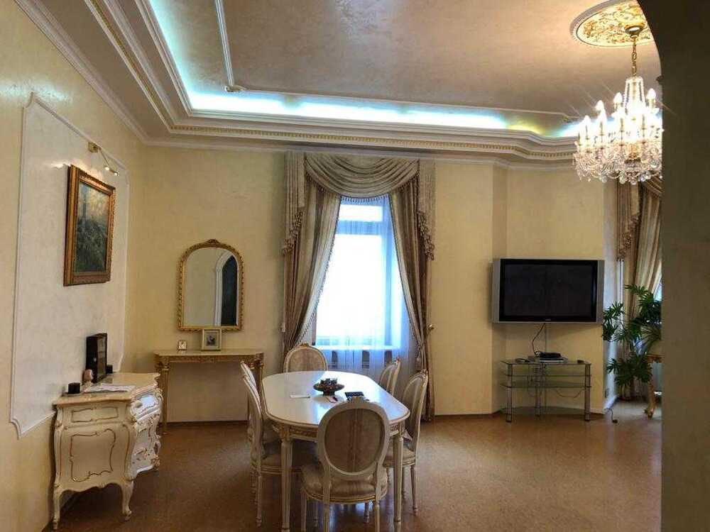 Аренда 5-комнатной квартиры 350 м²