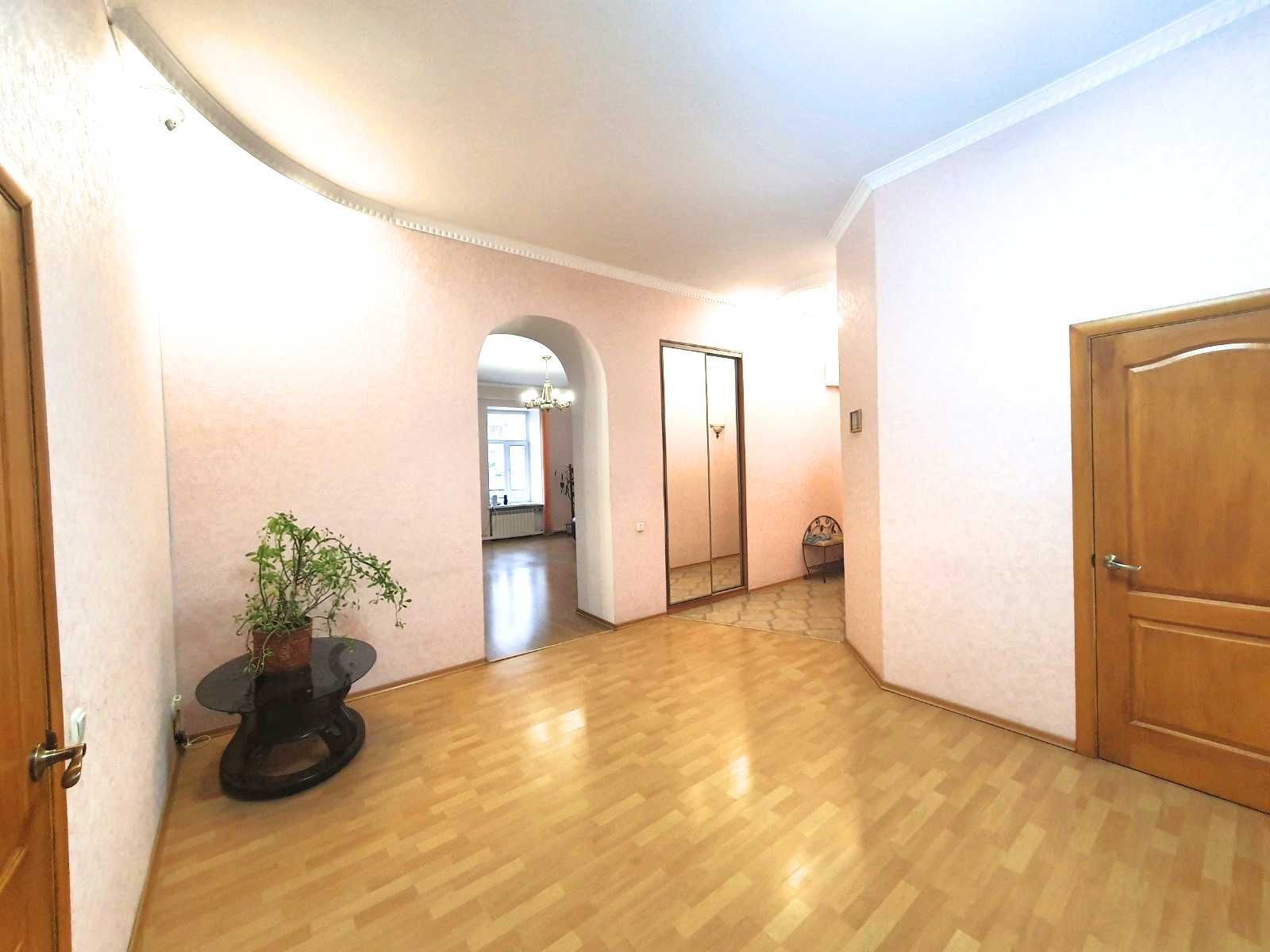 Аренда 3-комнатной квартиры 140 м²