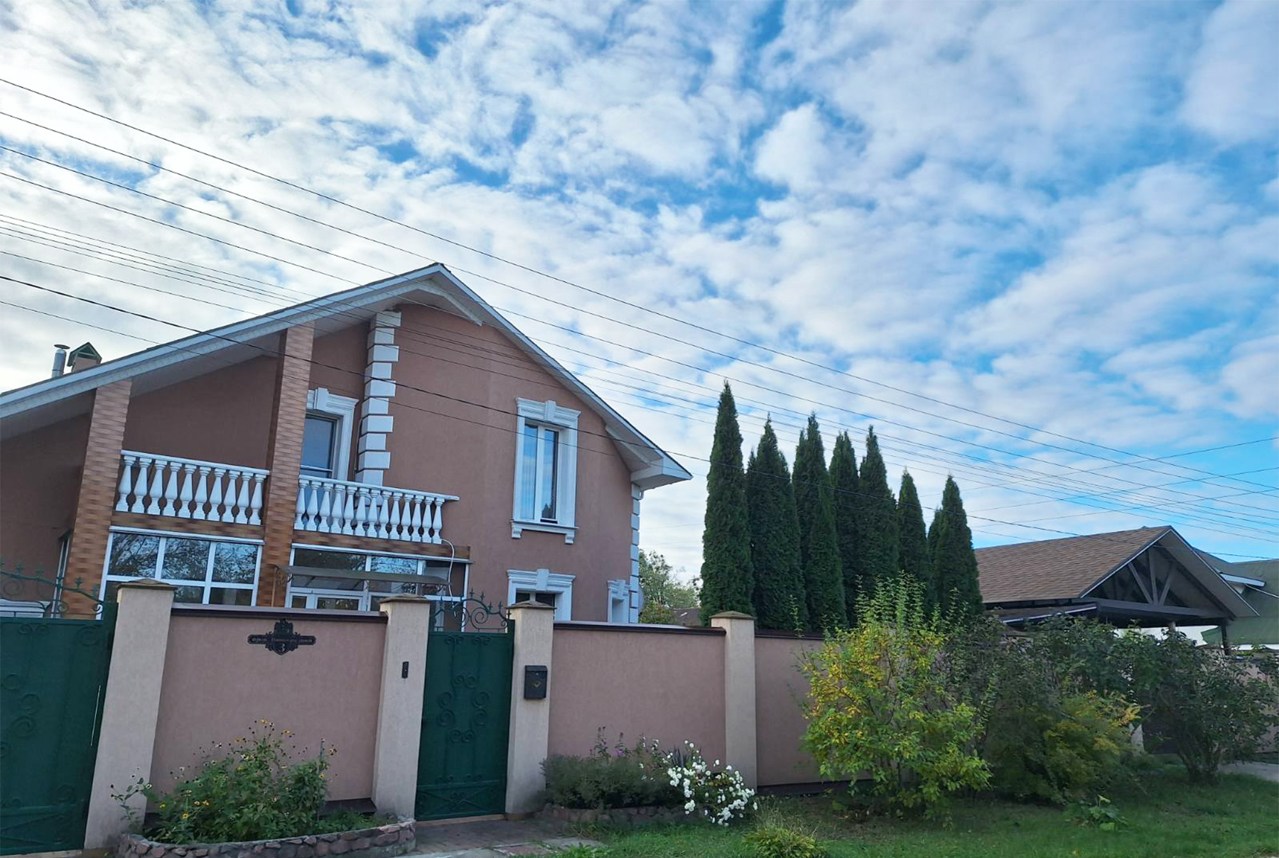 Продаж будинку 180 м²