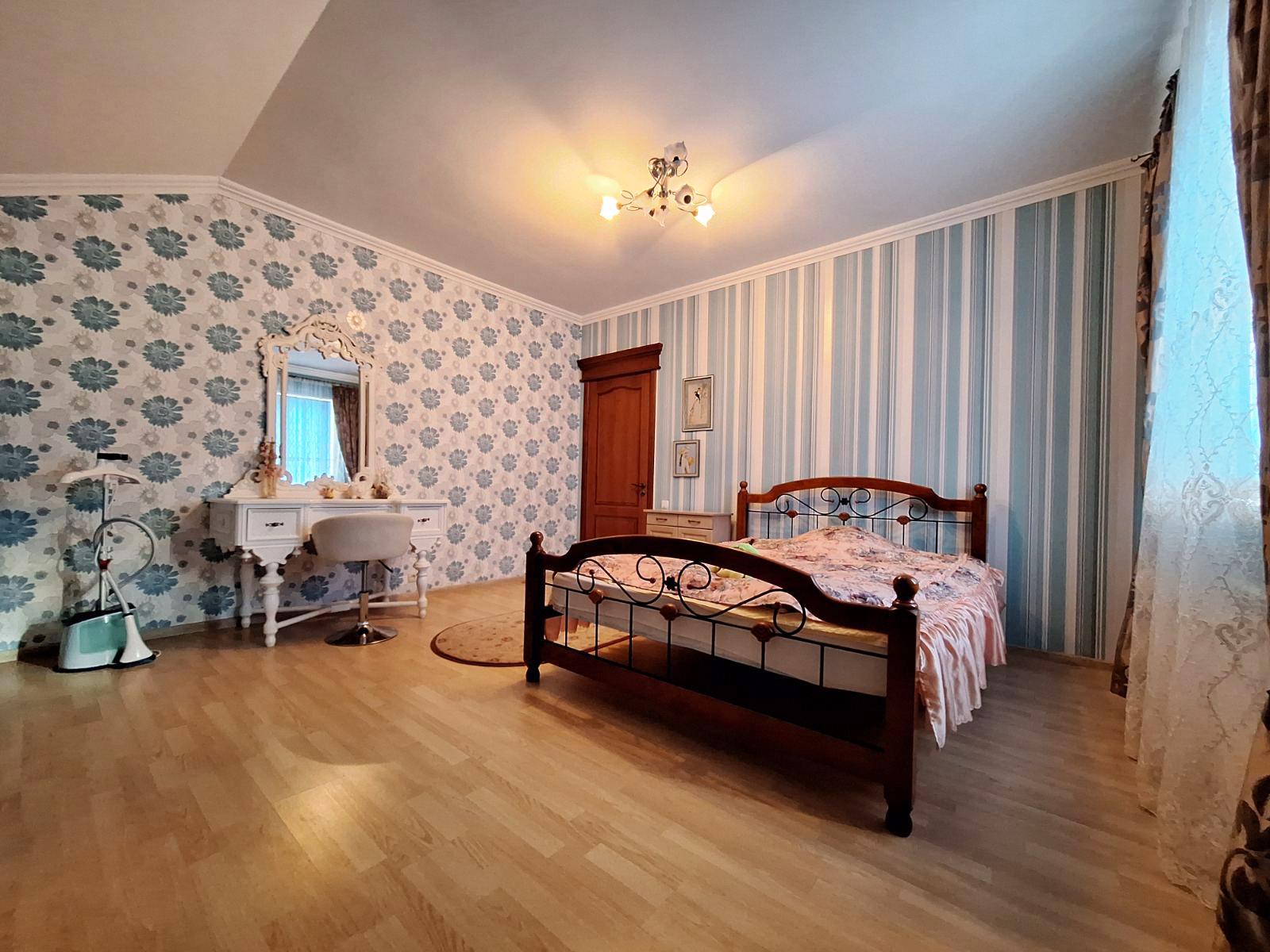 Продаж будинку 180 м²