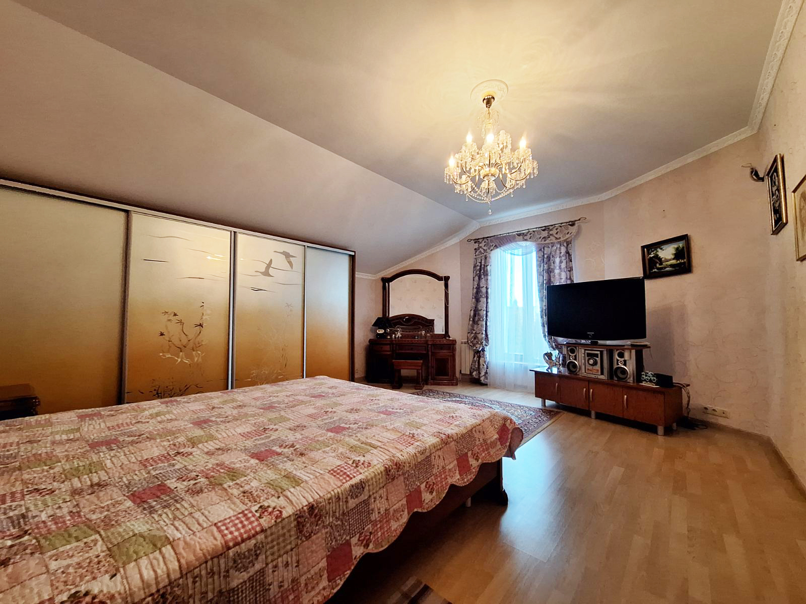 Продаж будинку 180 м²