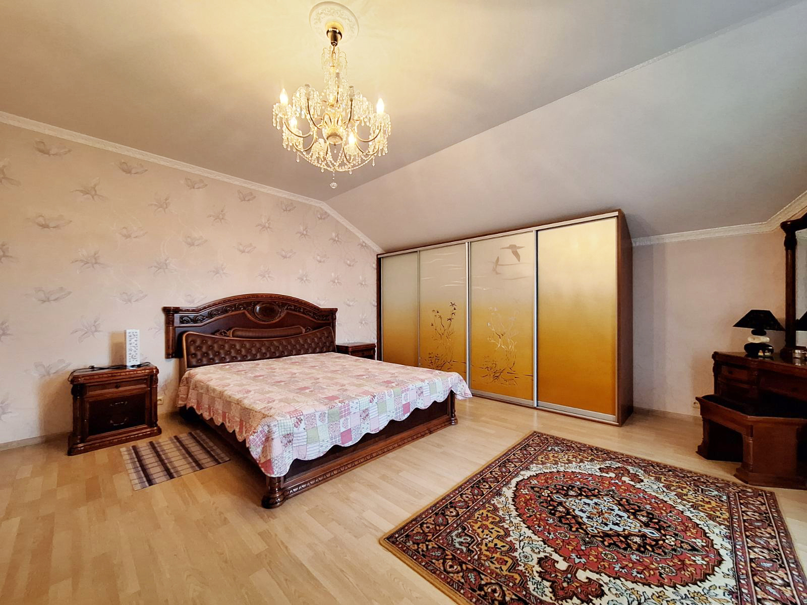 Продаж будинку 180 м²