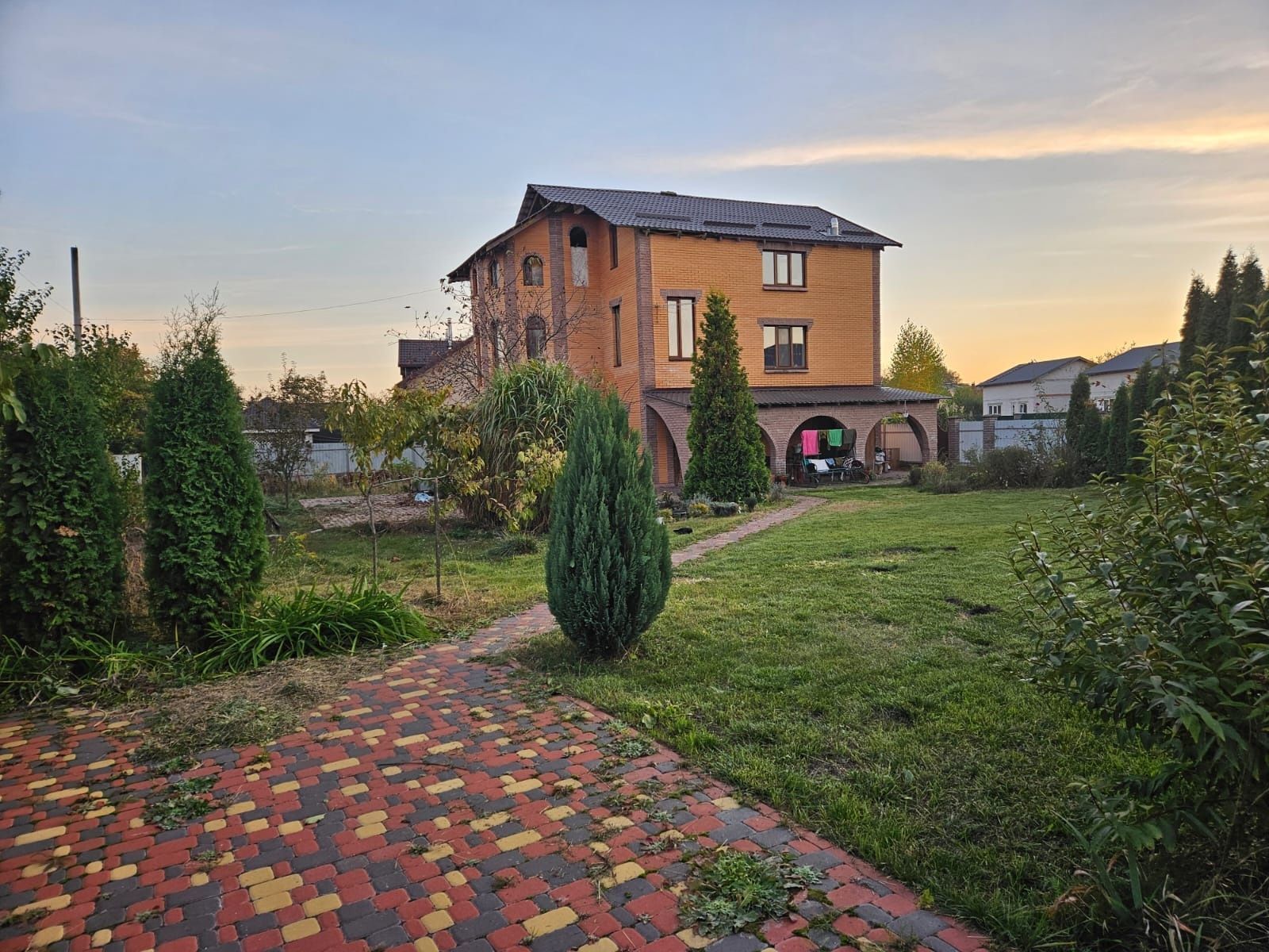 Оренда будинку 200 м², Євгена Харченко вул.
