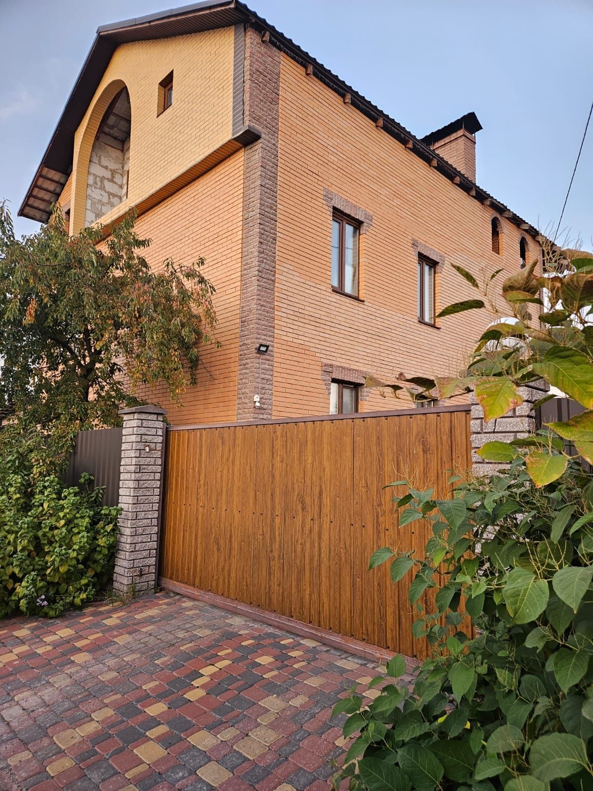 Оренда будинку 200 м², Євгена Харченко вул.