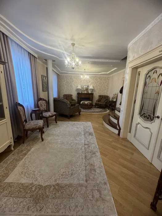 Продаж 4-кімнатної квартири 130 м², Зоопарковая вул., 2