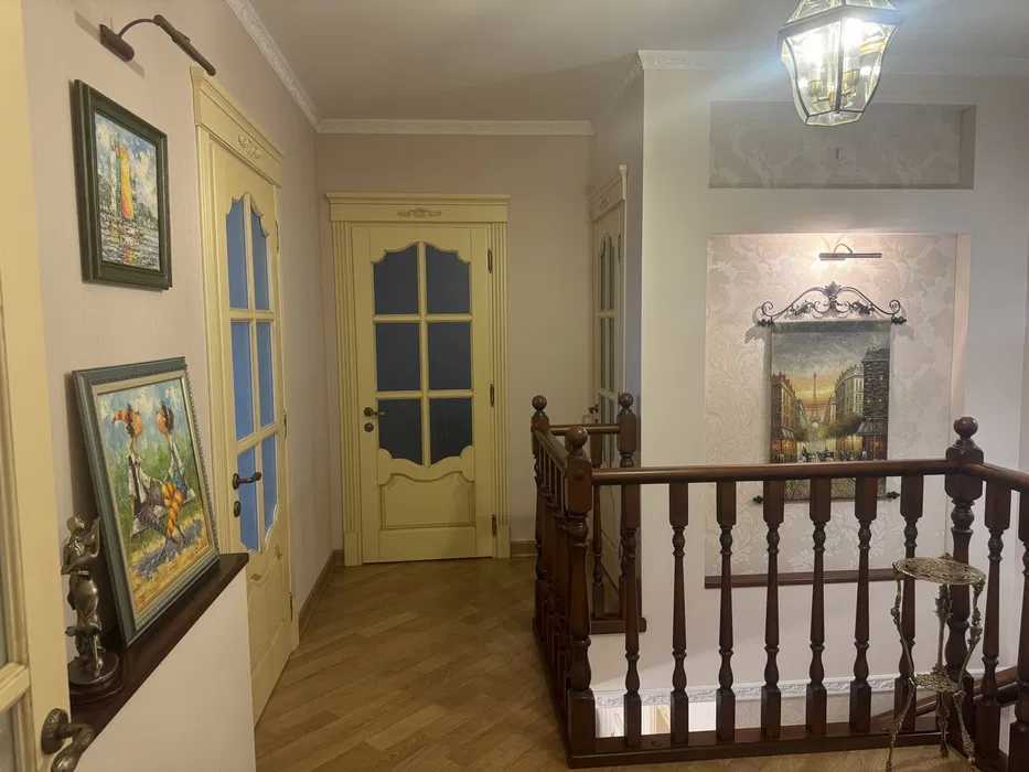 Продаж 4-кімнатної квартири 130 м², Зоопарковая вул., 2