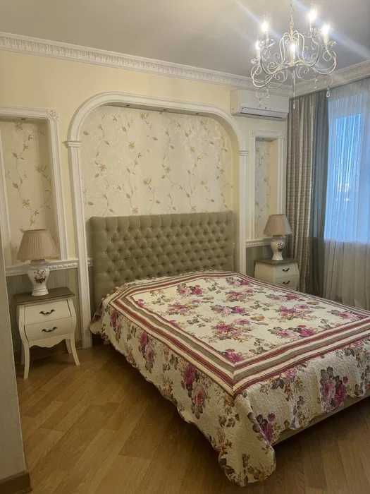 Продаж 4-кімнатної квартири 130 м², Зоопарковая вул., 2