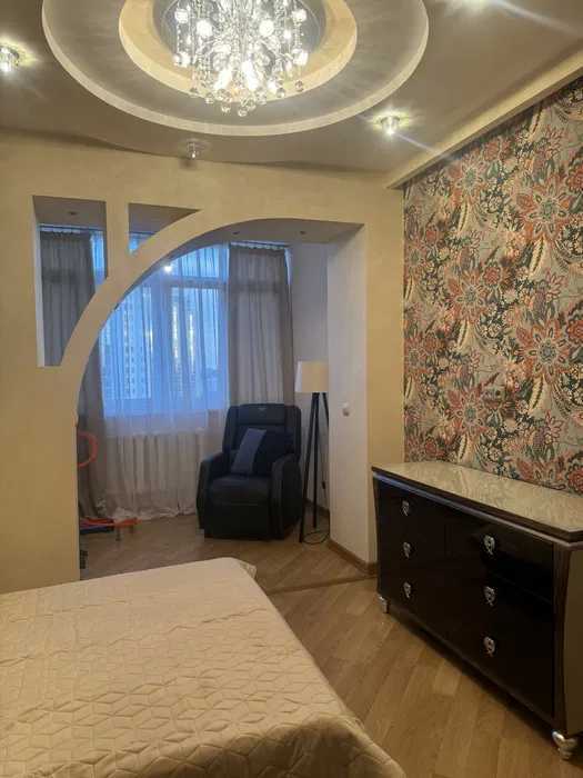 Продаж 4-кімнатної квартири 130 м², Зоопарковая вул., 2