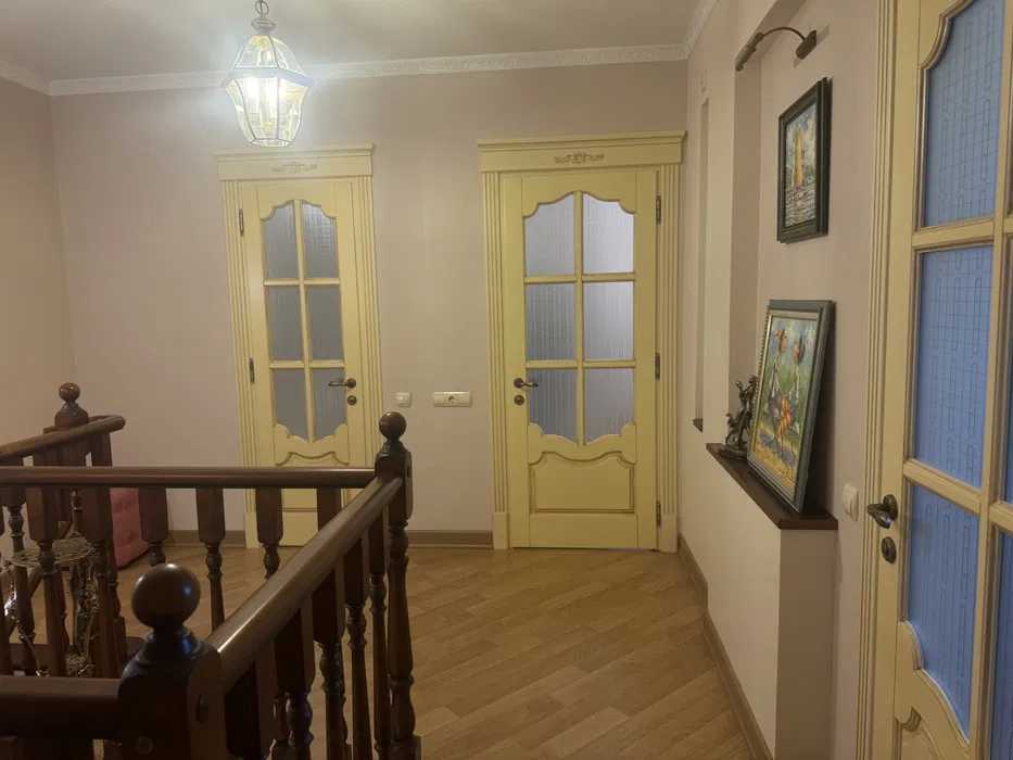 Продаж 4-кімнатної квартири 130 м², Зоопарковая вул., 2