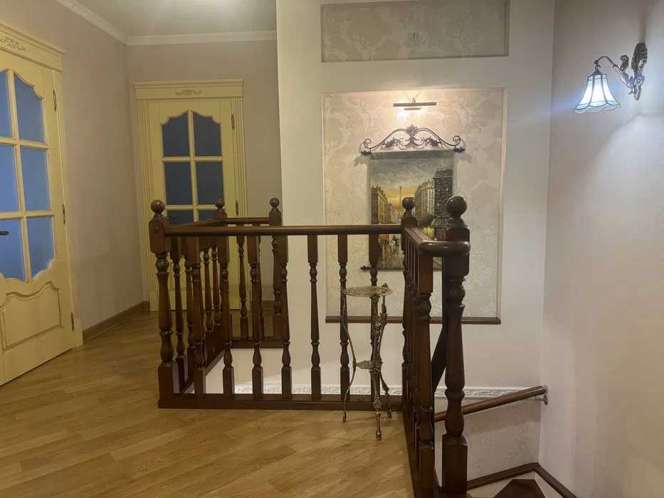 Продаж 4-кімнатної квартири 130 м², Зоопарковая вул., 2