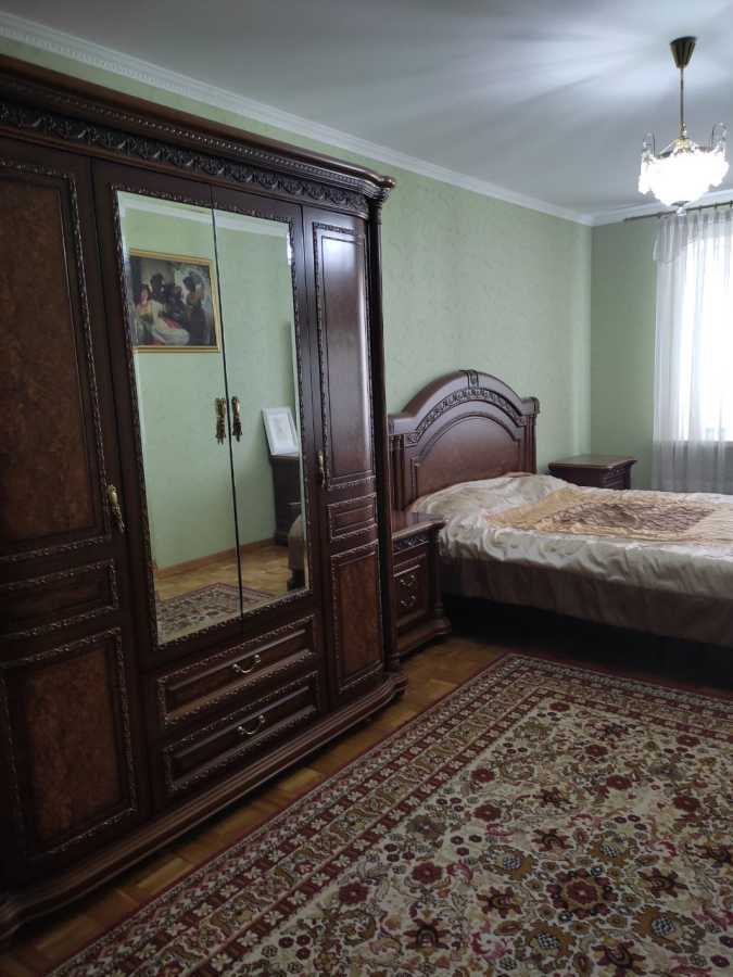 Аренда 3-комнатной квартиры 110 м², Николая Голего ул., 5