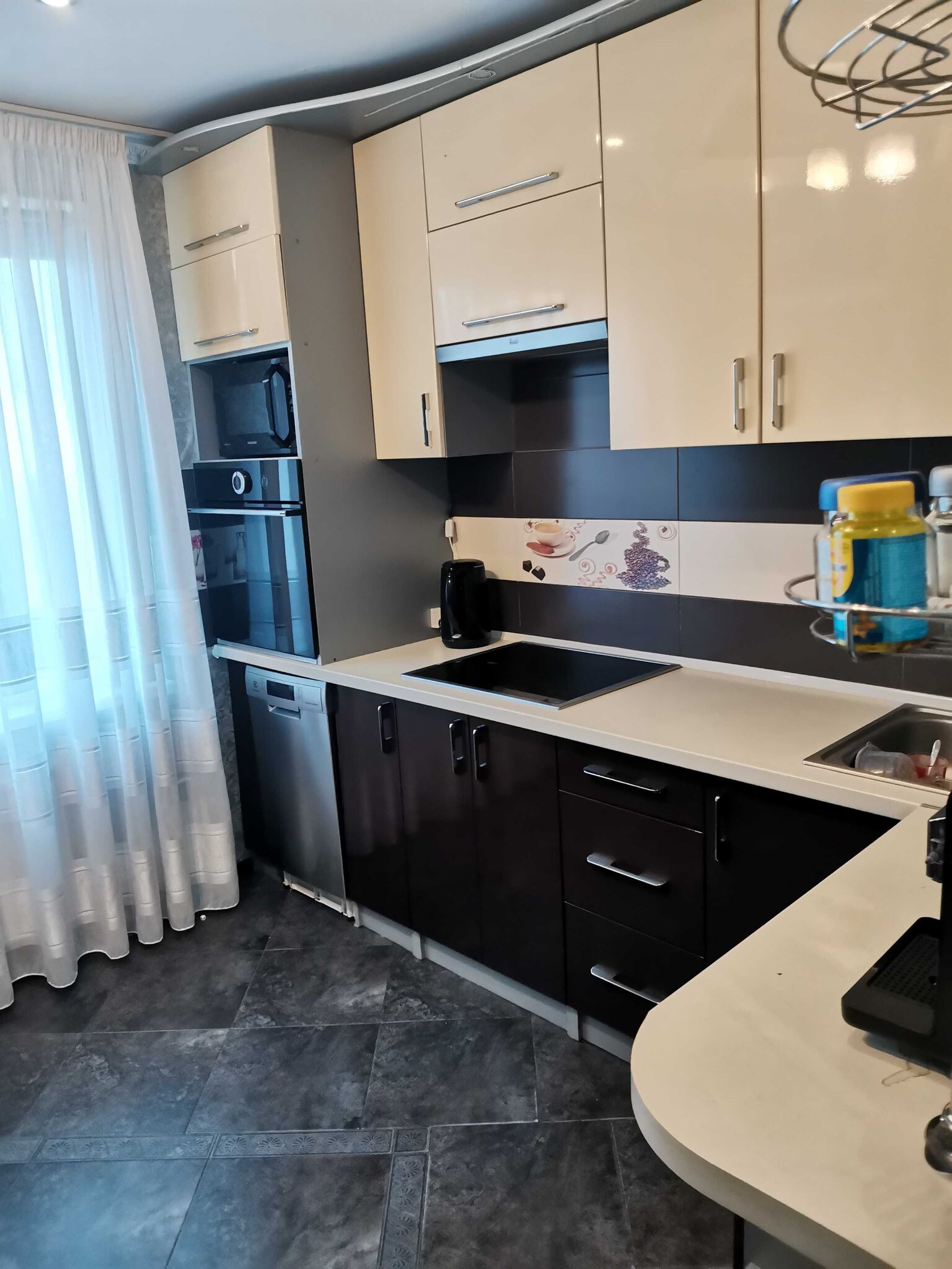 Продажа 2-комнатной квартиры 69 м²