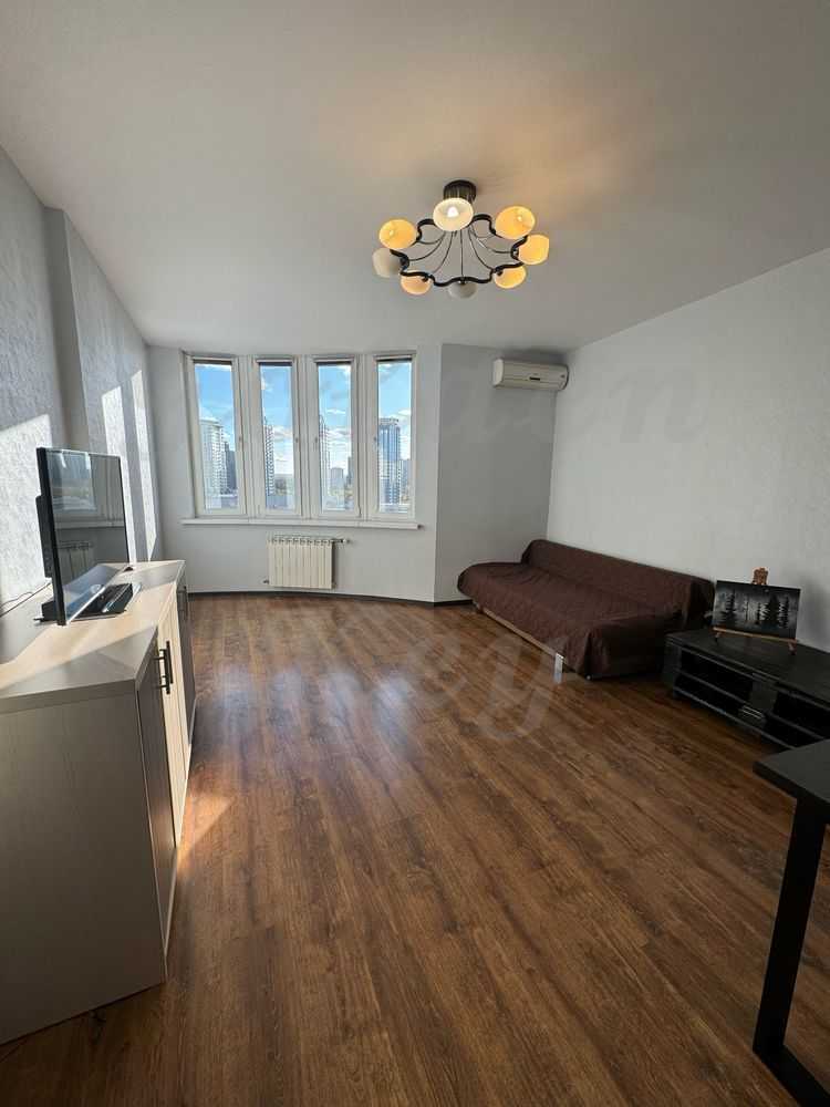 Продажа 2-комнатной квартиры 74 м², Днепровская наб., 23